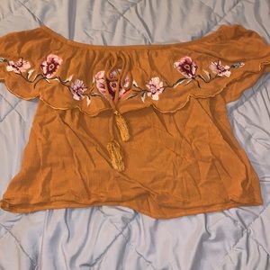 🎉5️⃣ for 2️⃣5️⃣ 🎉 Mustard yellow off the shoulder top with floral detail